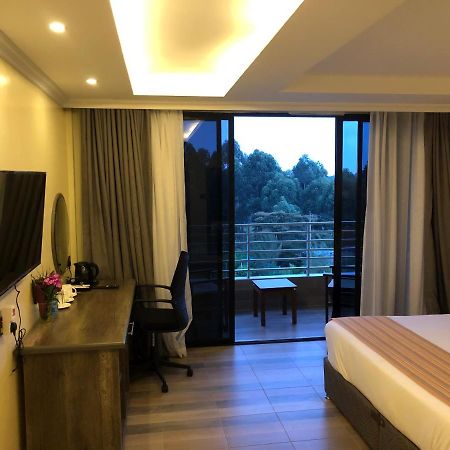 The Willis Hotel, Bomet Екстер'єр фото