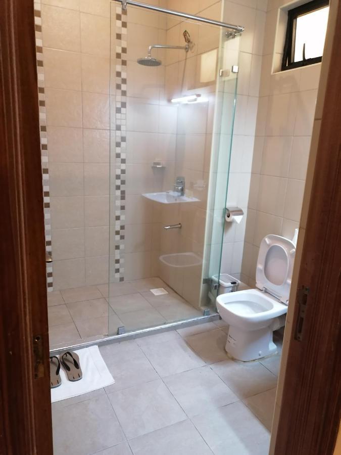 The Willis Hotel, Bomet Екстер'єр фото