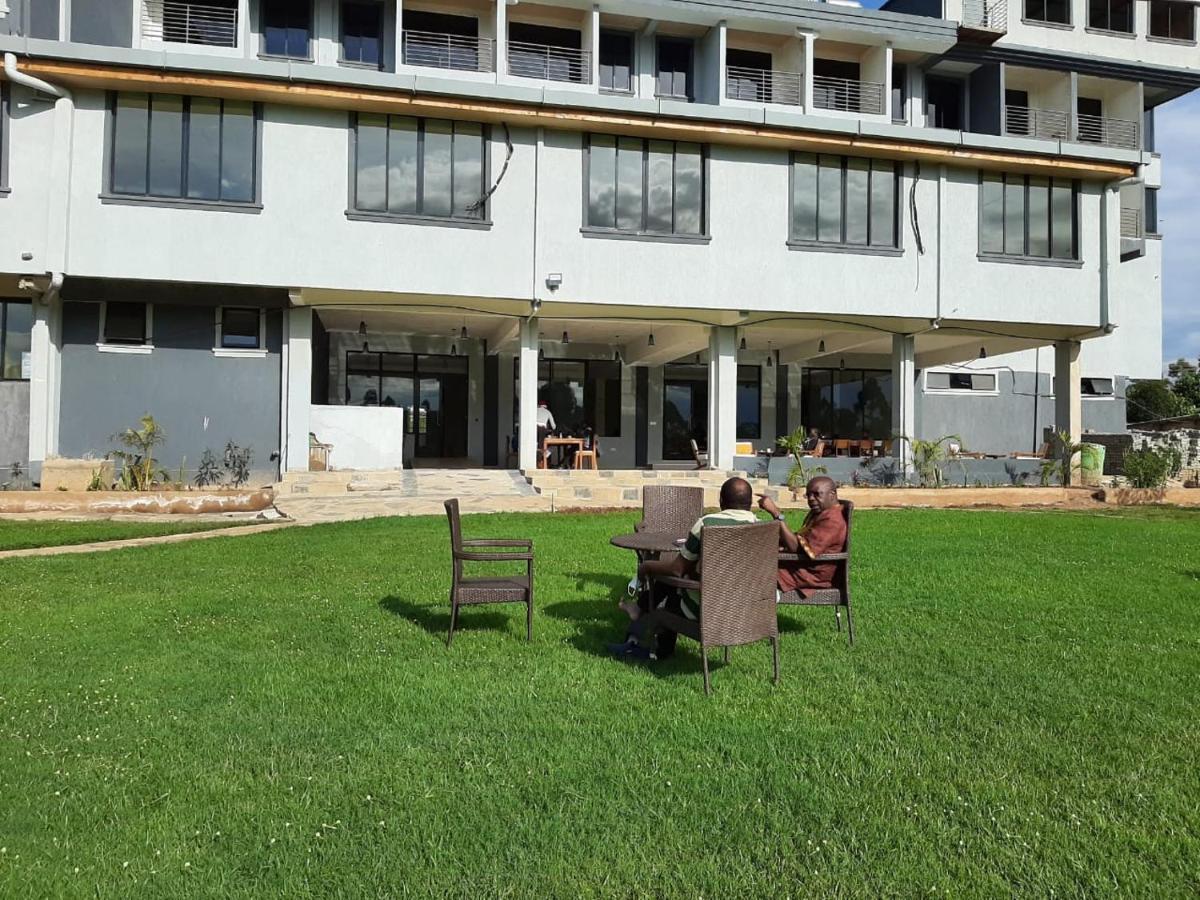The Willis Hotel, Bomet Екстер'єр фото