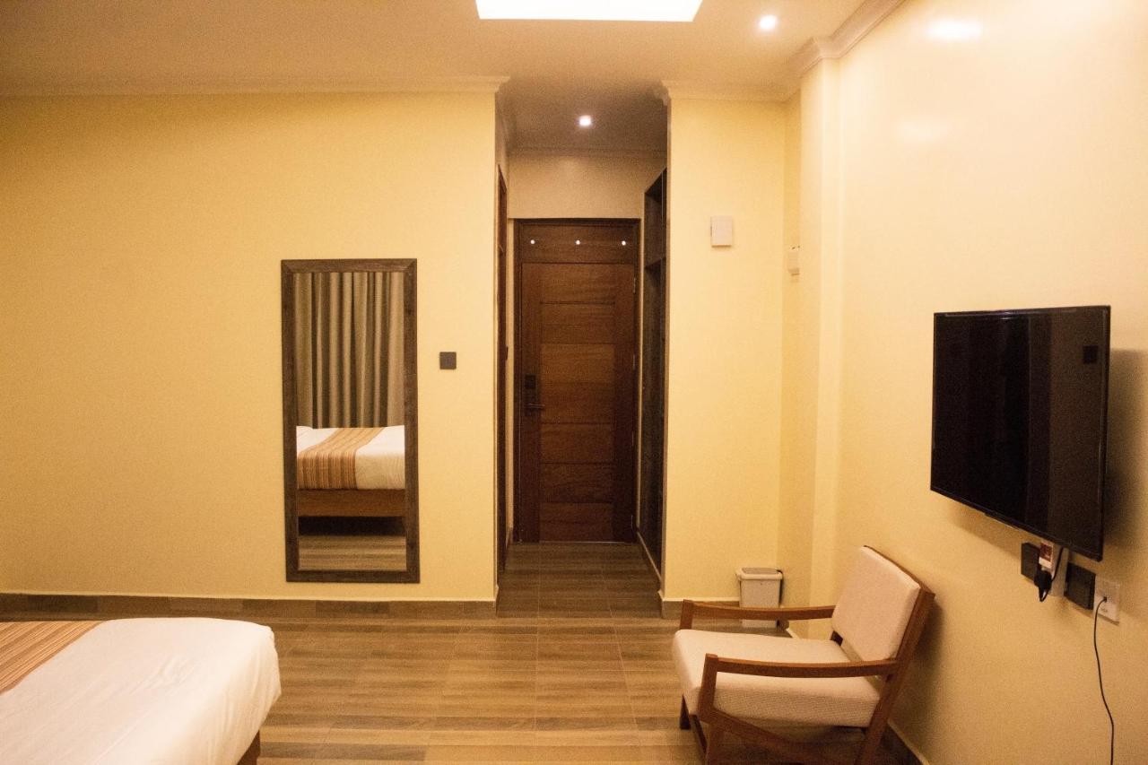 The Willis Hotel, Bomet Екстер'єр фото