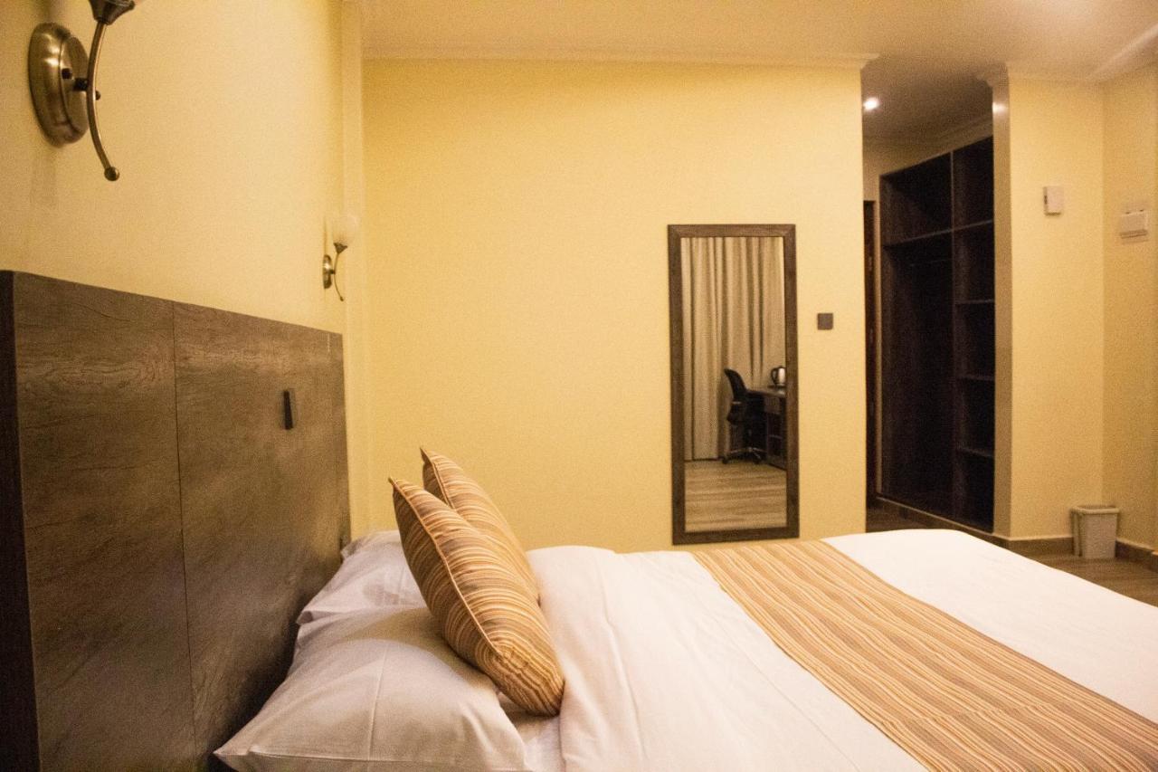 The Willis Hotel, Bomet Екстер'єр фото
