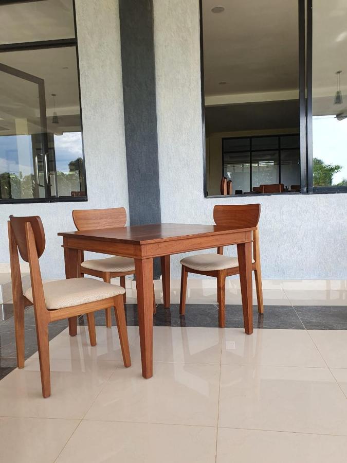The Willis Hotel, Bomet Екстер'єр фото