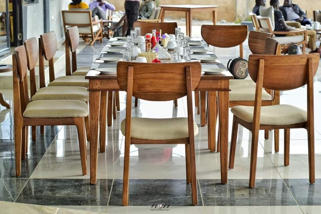 The Willis Hotel, Bomet Екстер'єр фото