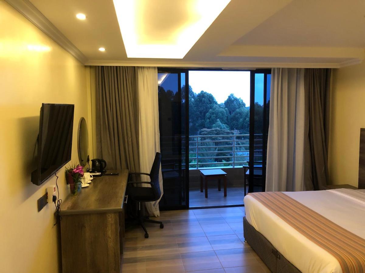 The Willis Hotel, Bomet Екстер'єр фото