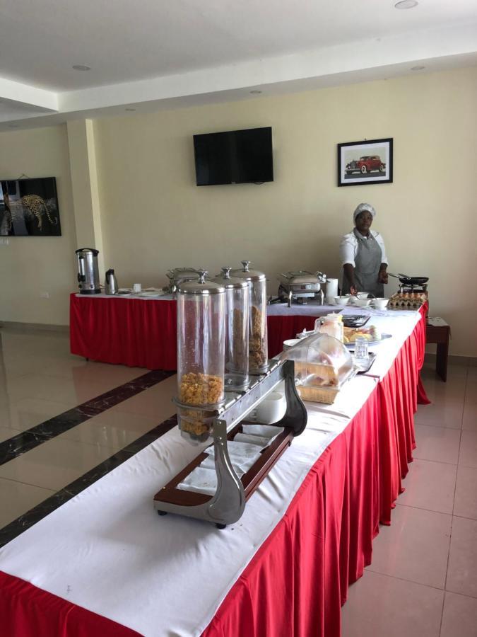 The Willis Hotel, Bomet Екстер'єр фото